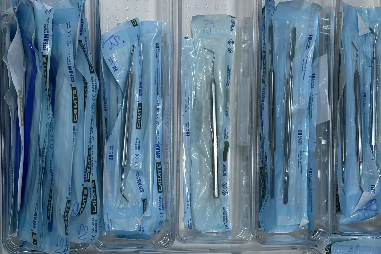 Diş implantı nədir: kimlərə uyğundur, mərhələləri və qiyməti nədən asılıdır